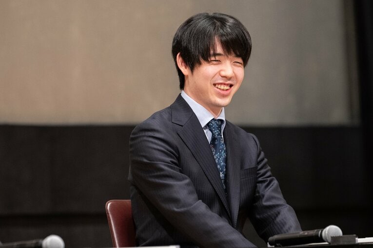 普段の公式戦では見られない……藤井聡太竜王・名人の素朴な笑顔と“素の表情”（全20枚超）　©Nanae Suzuki