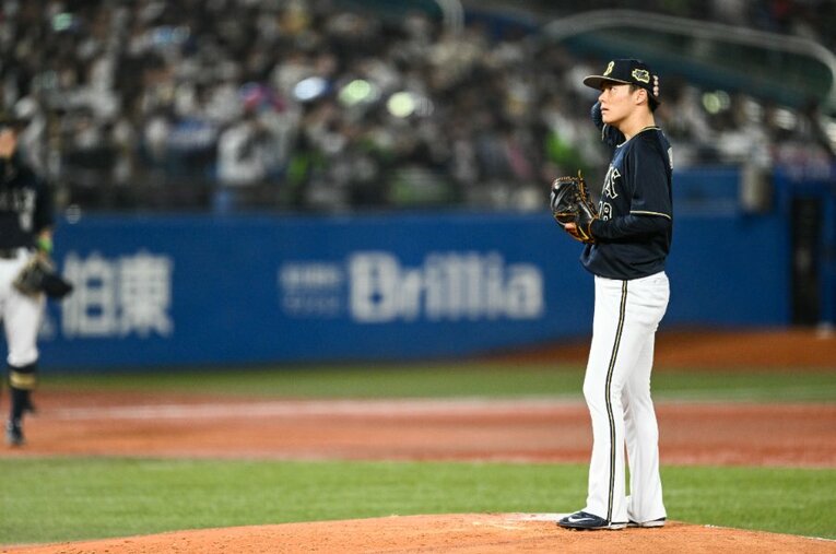 日本シリーズ初戦で先発したオリックスの山本由伸。絶対エースの4失点5回途中降板に何があったのか？ ／ photograph by Nanae Suzuki