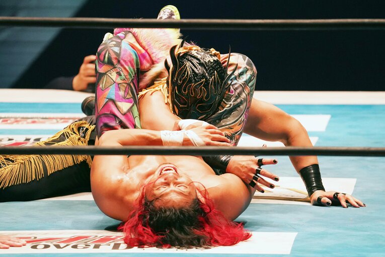 高橋ヒロムの三角絞め