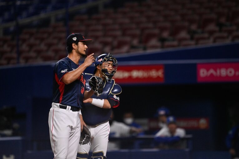 ダルビッシュと中村悠平捕手　©︎Nanae Suzuki