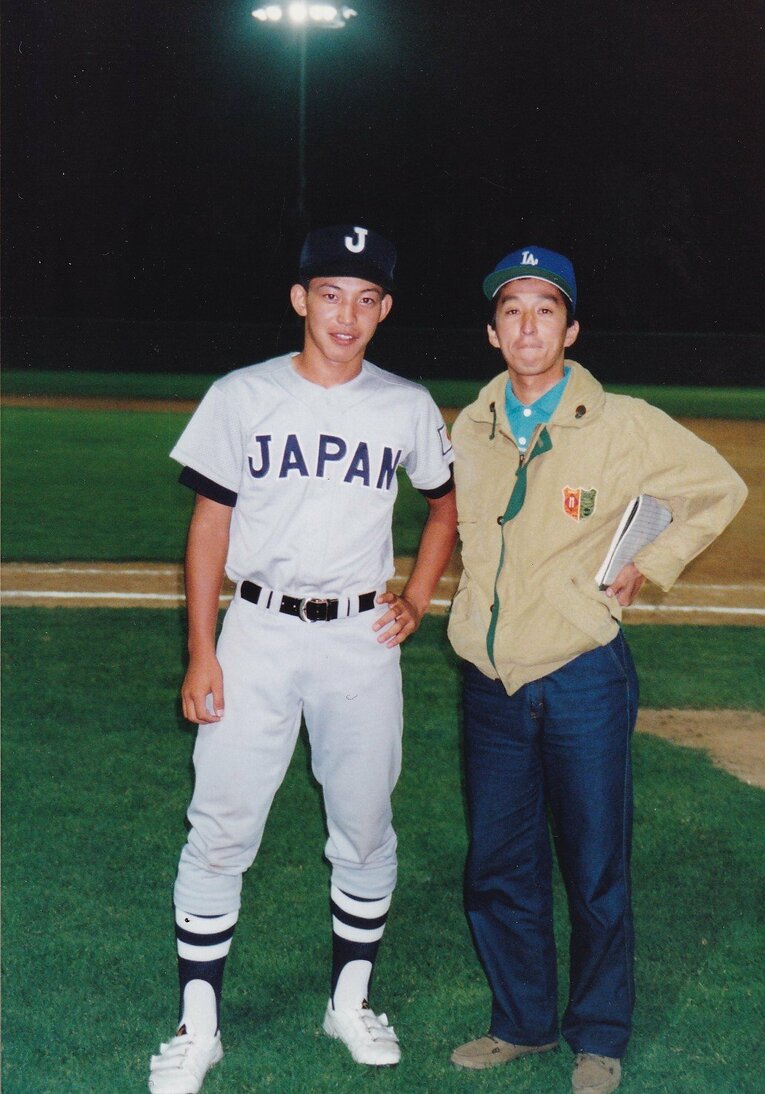 和田（左）と筆者、日本代表に選ばれた時の記念撮影　©Masashi Yoshioka