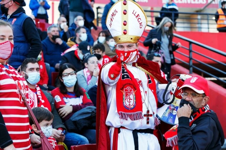 久保建英vsバルサがW杯イヤーのリーガ初戦… 年末の試合で見た「タケの身体の進化」と新星たちの奮起〈撮影者の視点〉(33)