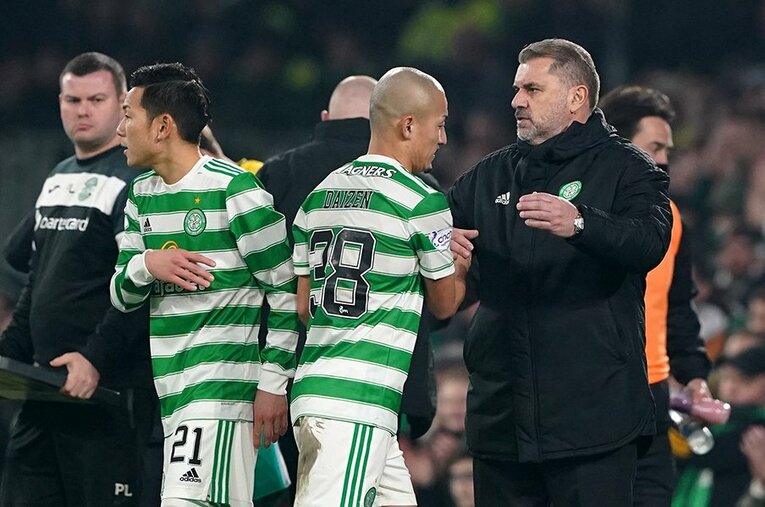 セルティックの井手口陽介、前田大然とアンジェ・ポステコグルー監督 ／ photograph by PA Images/AFLO