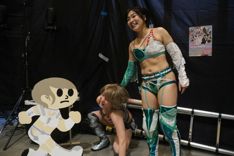 「他では見られない安納サオリだった」人気女子レスラー“3試合出ずっぱり”の凱旋興行に密着「体重が4kg減って…そりゃそうですよね」(32)