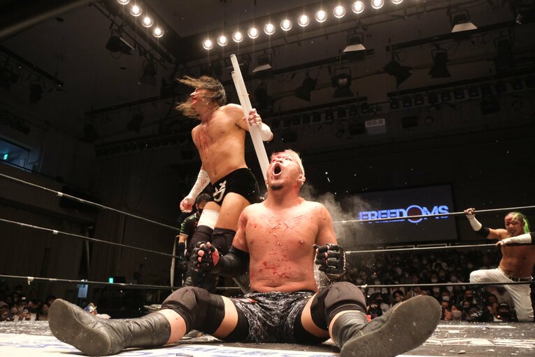 「デスマッチ・イズ・マイライフ」妻の急死を乗り越えた“クレイジー・キッド”竹田誠志の決意「蛍光灯やカミソリで傷つけ…でもそれが生きがい」(22)