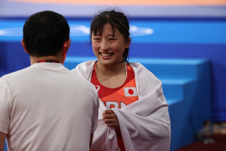 勝ち方がすごすぎる…レスリング金メダル須崎優衣（22）が吉田、伊調を超えた“パーフェクト”な記録とは？〈開会式の旗手でも話題〉(12)