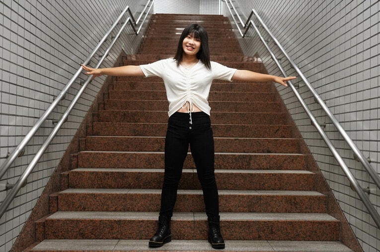 “女子高生でヒールで双子”スターダム吏南が語った木村花への思い「花さんがいなかったら、プロレスをやめていた」《特別グラビア》(9)