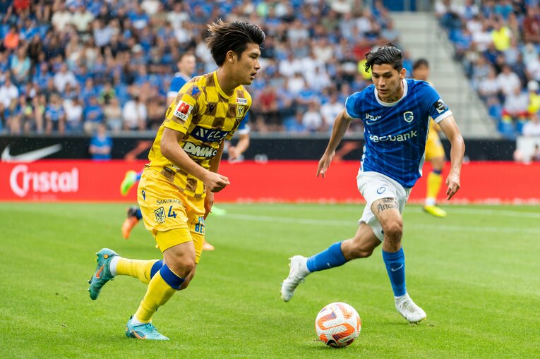 今季の橋岡は攻撃に意識を向けているという　©STVV