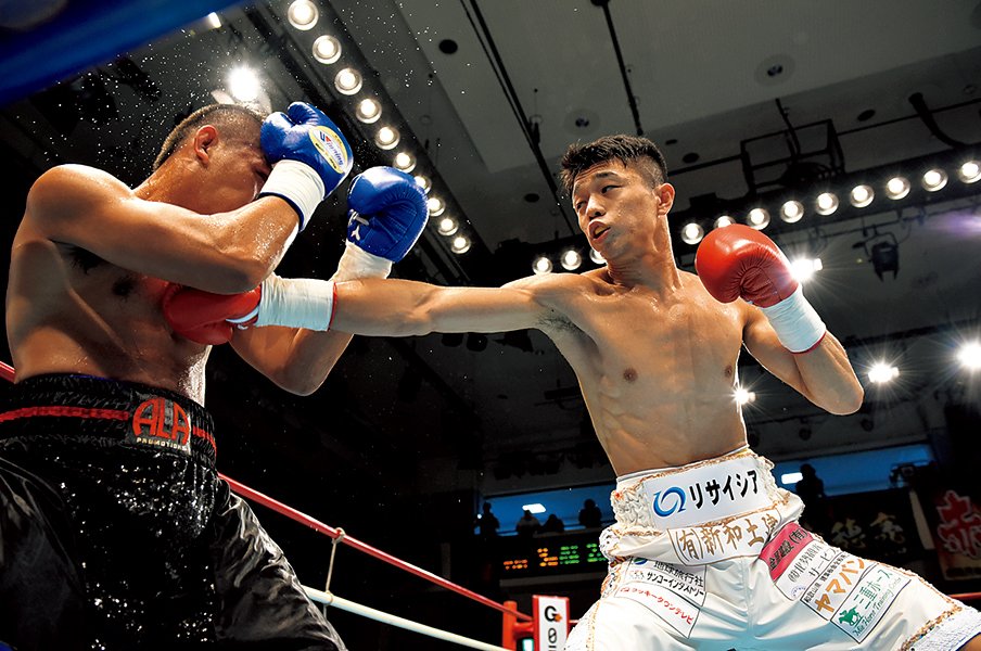 西海岸から逆輸入、のち20連勝。中谷潤人「思いを拳に世界へ」<Number Web> photograph by BOXING BEAT