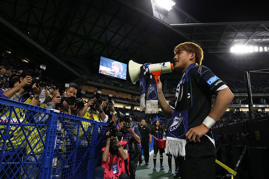 堂安律がオランダで成功する理由。人間性、メンタル、遠藤の太鼓判。<Number Web> photograph by J.LEAGUE PHOTOS