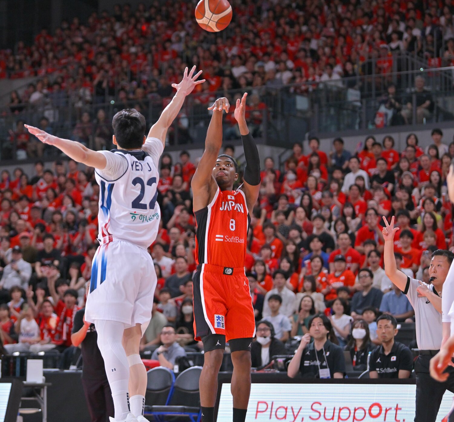 開始早々からスコアを重ねる八村塁　©︎SPORTS HOCHI/AFLO