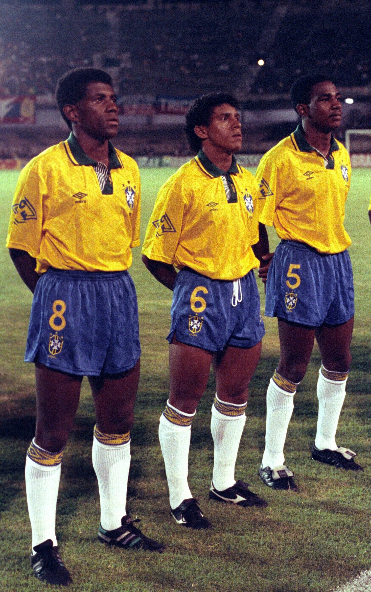 92年、ブラジル代表に選出された際のサンパイオ（右端）。中央はロベルト・カルロス　©AFLO