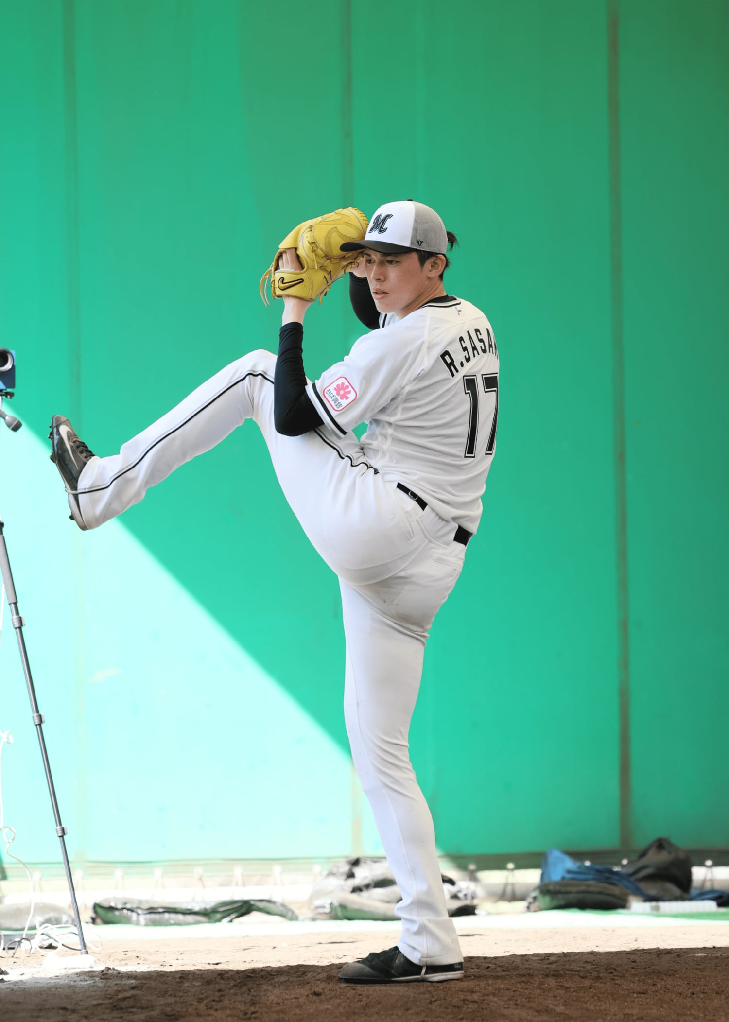 ブルペンで力強いピッチングを重ねる　©︎Chiba Lotte Marines