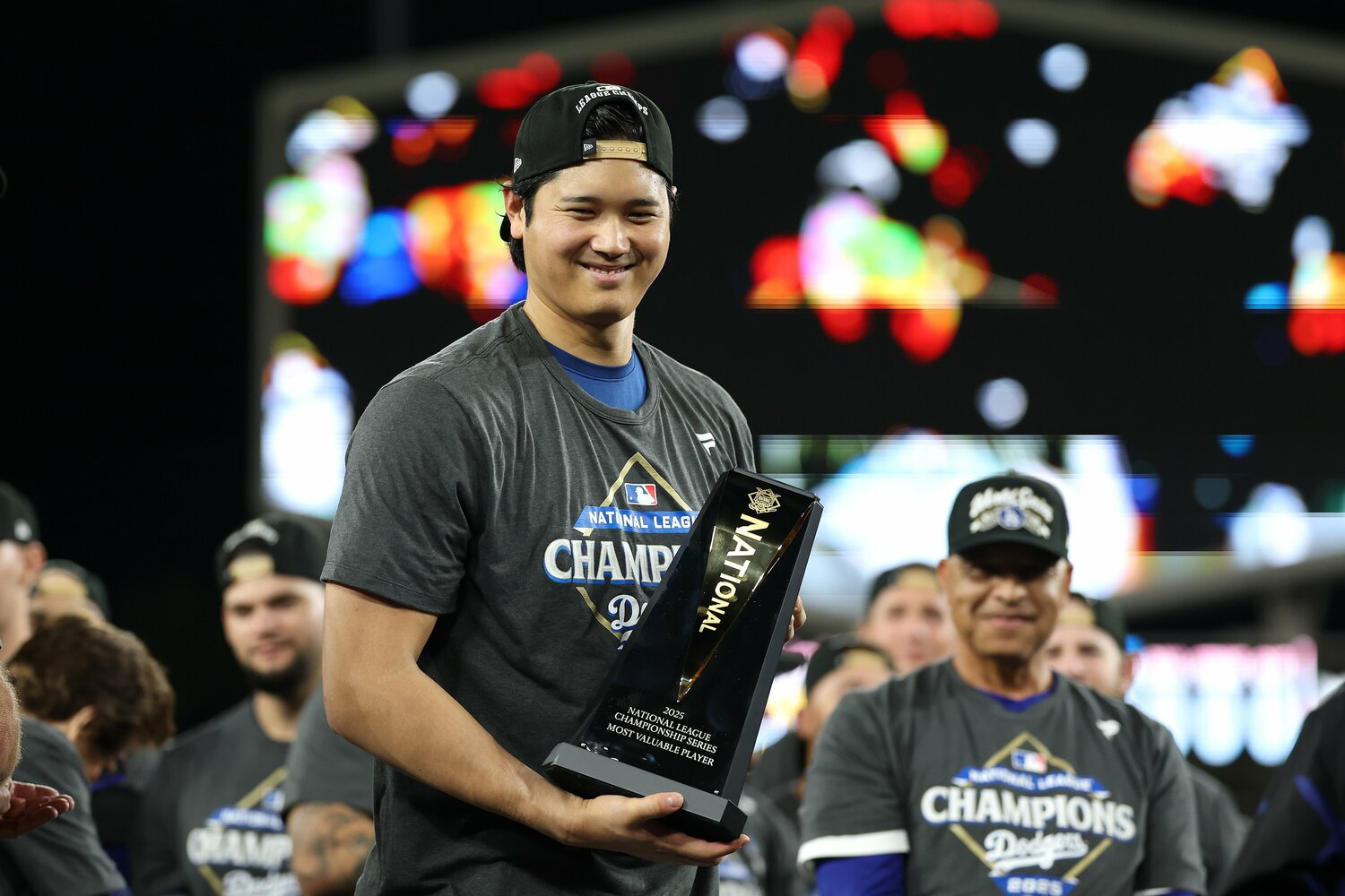 大谷が獲得したナ・リーグ優勝シリーズのMVPトロフィー　©Getty Images