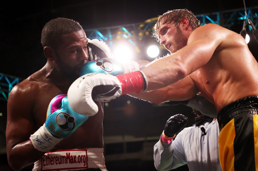 メイウェザーがYouTuberと対戦して110億……ボクシング界で流行する「異色対決」はありか、なしか？＜Number Web＞ photograph by Getty Images