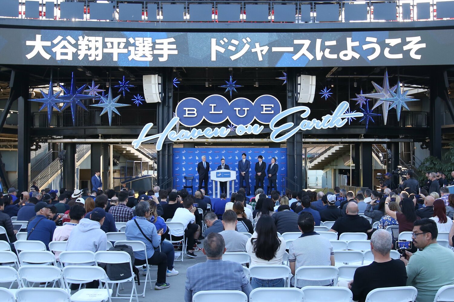 入団会見に集まった記者陣。実際の球場ではどんな光景が広がっているのだろうか　©Getty Images