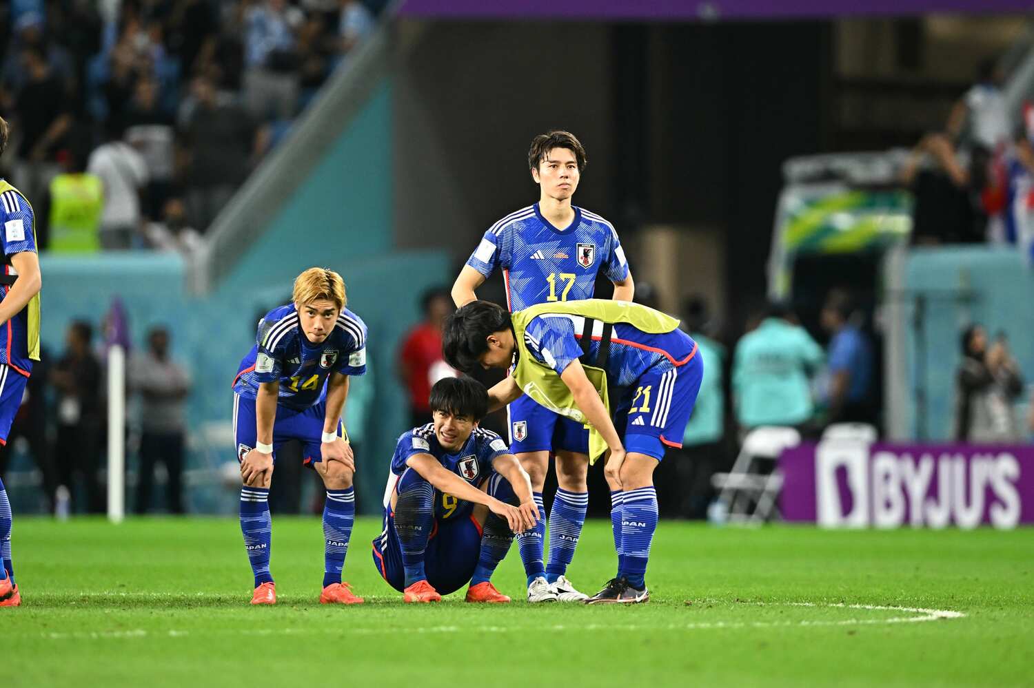 クロアチア戦でPKをストップされ、悔し涙を流した三笘薫　©Takuya Kaneko/JMPA
