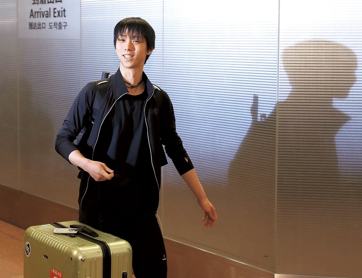 2019.03.18 世界選手権出場のため、練習拠点のカナダから帰国。大勢の報道陣とファンに迎えられた　KYODO
