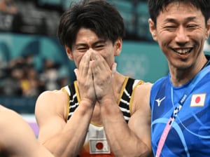 金メダル前日、橋本大輝（22歳）はミーティングで涙を浮かべた「萱和磨でも谷川航でもなく…」体操エースを奮い立たせた“2人の初出場選手”