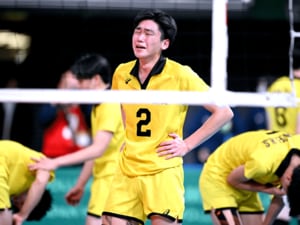 春高バレー直前の訃報「先生いるかな…つい教官室を見ちゃう」故・畑野監督と目指した“高校3冠”、重圧を乗り越えた鎮西高校の1カ月