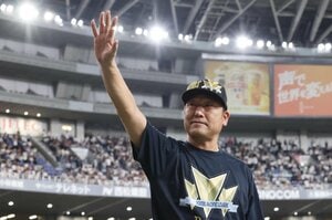 【監督が語る】「いっつもしんどいですよ。本当に」中嶋聡監督の手腕に見たオリックス“3年目の進化”…やりくり上手な「令和の名将」が鉄仮面に隠す愛情と確信