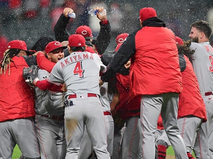 直前にトランプ遊びも「まさかのノーヒッター」　秋山翔吾の復帰戦を飾った“先発の5番手”マイリーって誰だ？＜Number Web＞ photograph by Getty Images