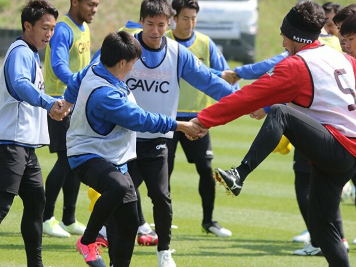 J中断による、サッカーがない時間。改めて意義を感じる水戸の取り組み。<Number Web> photograph by Takahito Ando