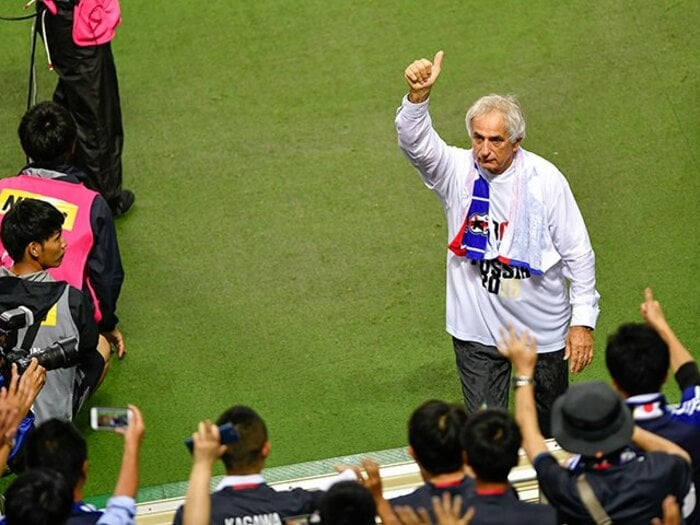 昔話に花を咲かせ、冗談で笑わせ。ハリルinフランス、自然体の記者会見。＜Number Web＞ photograph by Takuya Sugiyama