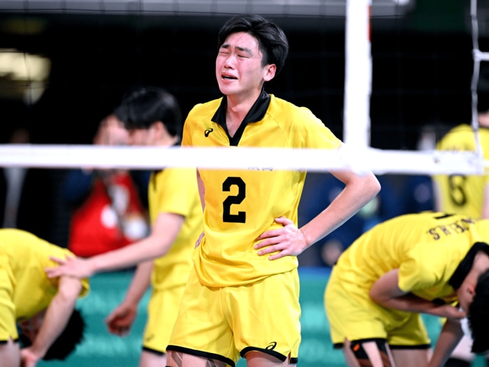 春高バレー直前の訃報「先生いるかな…つい教官室を見ちゃう」故・畑野監督と目指した“高校3冠”、重圧を乗り越えた鎮西高校の1カ月＜Number Web＞ photograph by Hiroyuki Nakamura