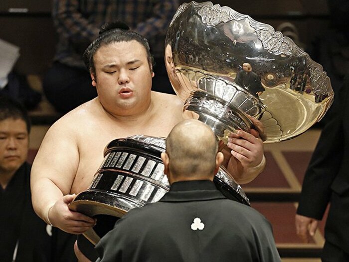 貴景勝と照ノ富士が締めた2020年　フレッシュな若手が台頭し、来年の相撲界はどうなる？＜Number Web＞ photograph by KYODO