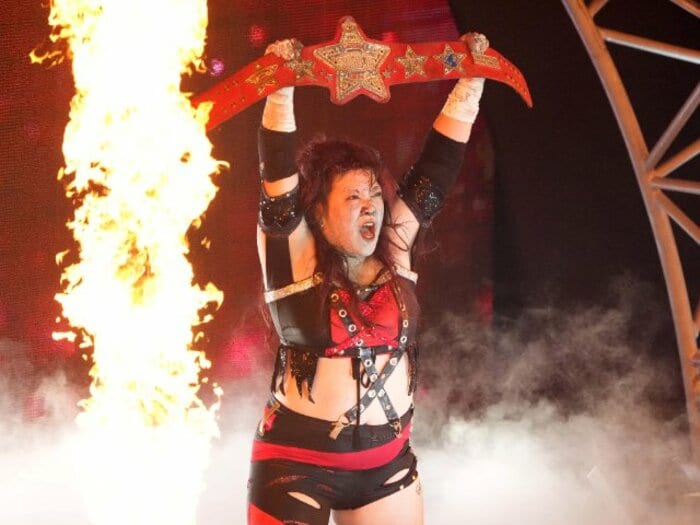 スターダムのリングに血の雨が…鈴季すずと刀羅ナツコ“狂気の名勝負”を撮った「お前とじゃねえとできねえよ」“はりきりチャンピオン”の危険な魅力＜Number Web＞ photograph by Essei Hara