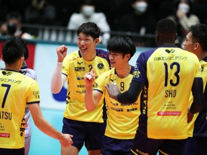 千葉監督は、なぜ時代と逆行する「地味でキツい練習」を課したのか？ バレー天皇杯初優勝に迫った堺ブレイザーズの意識改革＜Number Web＞ photograph by JVA