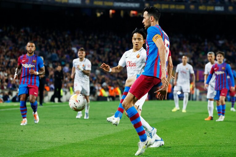 久保建英は「バルサ下部組織の旧友」と何を話したのだろうか… カンプノウで撮った才能の一端と敗戦の悔しさ〈撮影者の視点〉(27)