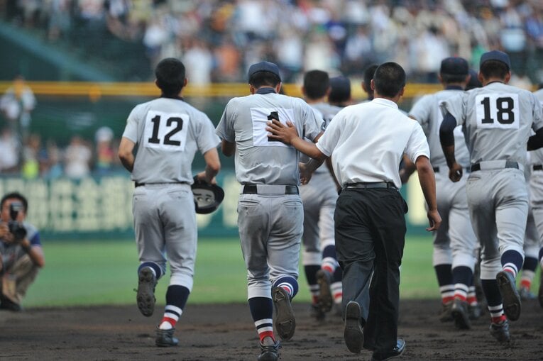 智弁学園に敗れた2011年甲子園。2年生エース柳裕也は涙　©Hideki Sugiyama