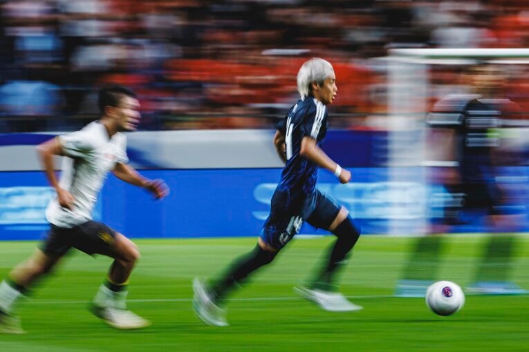 伊東純也の高速ドリブル（3枚目／全9枚）©Kiichi Matsumoto