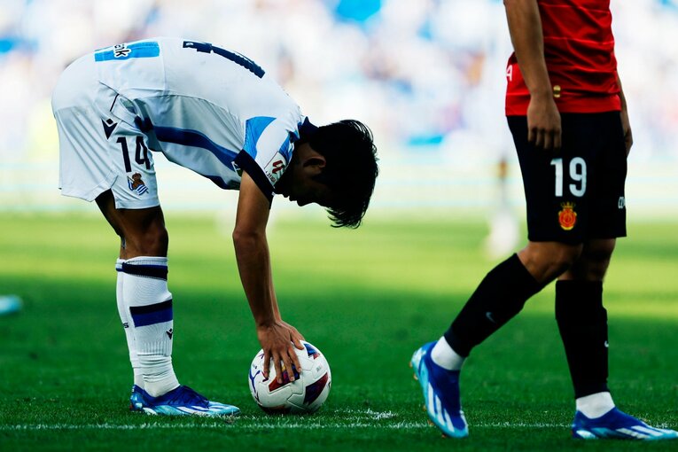 久保建英22歳“右サイド無双”はソシエダの拠り所「このゴールはタケのだ」指差し感謝のブライス…“動画に映らない”鮮烈MOMとバスクの風景(11)