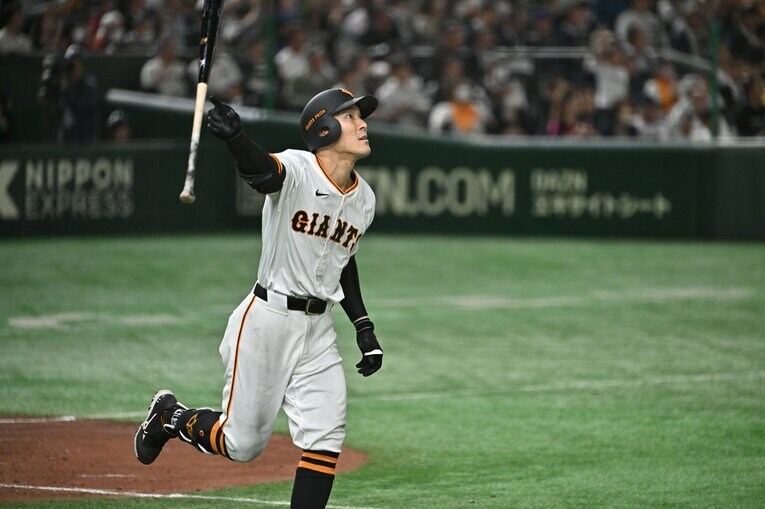 満身創痍の身体ながら今季の開幕戦では値千金の2ランを放つなど活躍し、お立ち台にも上ったがその後膝を負傷。今季限りでの引退を発表した　©︎Hideki Sugiyama