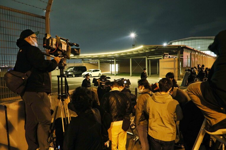 詰めかけた報道陣　©JIJI PRESS