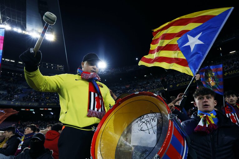 「クボのことは知ってるよ」バルササポに久保建英が笑顔で… 放送なしが惜しい「名手ブスケッツが声を荒げた」鮮烈プレー〈現地撮影〉(56)