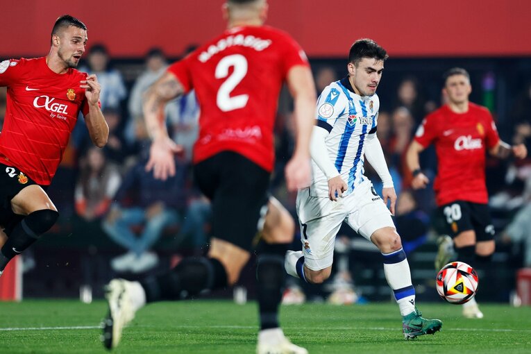 果敢に突破したバレネチェアだが…　©Daisuke Nakashima