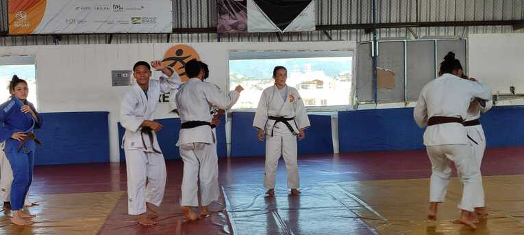 指導する藤井さん　©Hiroaki Sawada