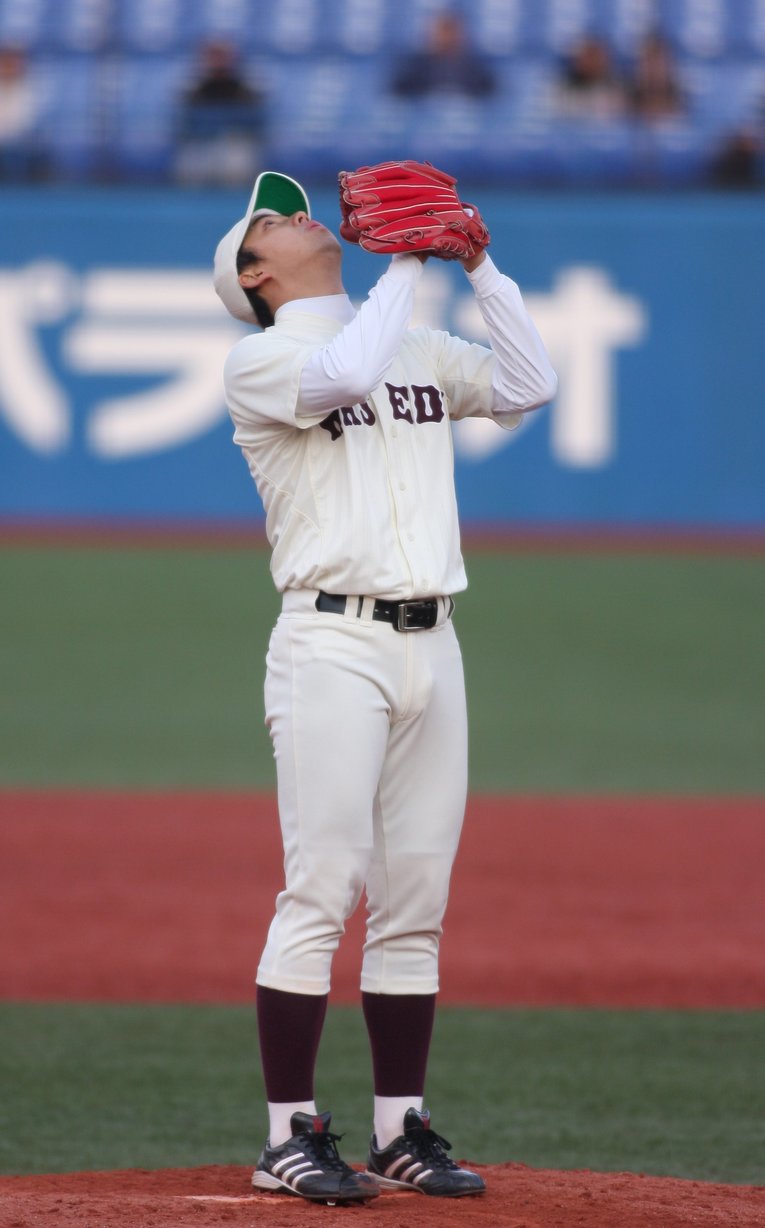 4年秋、神宮大会決勝。学生最後のマウンドに上がると、斎藤は天を仰いだ　©︎Waseda Sports