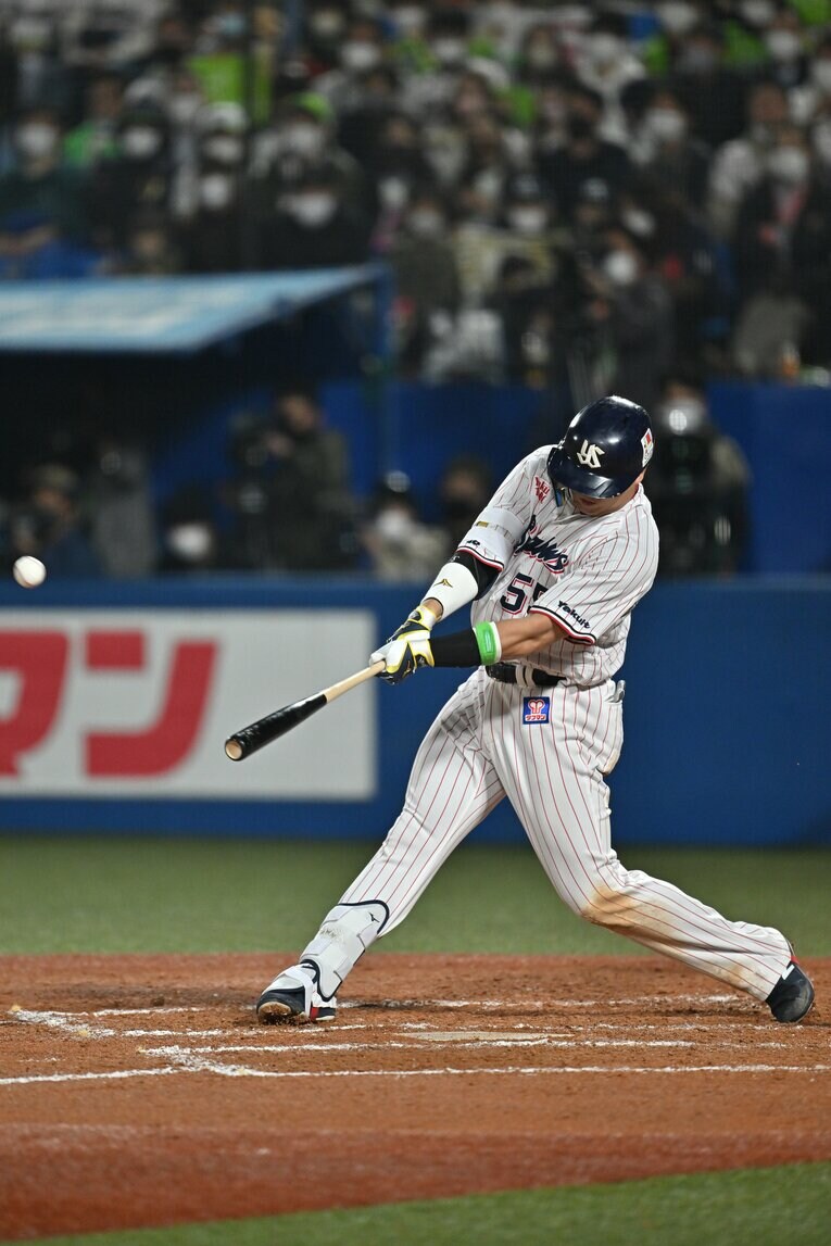 村上の豪快なスイング　©Hideki Sugiyama