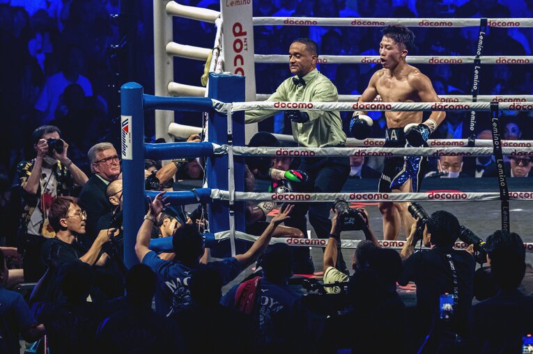 圧巻のTKO勝利の瞬間　©Takuya Sugiyama
