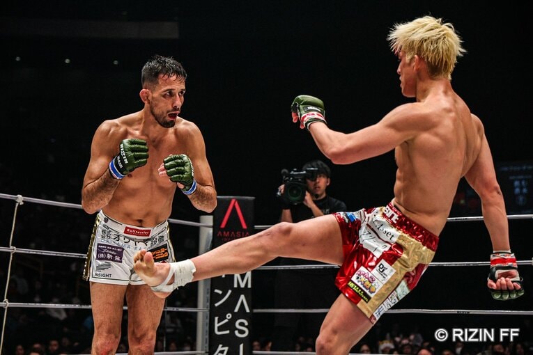 鈴木千裕vs.クレベル・コイケ　©RIZIN FF