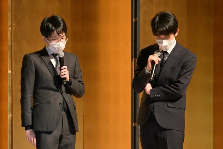 豊島九段と藤井竜王（2022年、将棋オールスター時） ©Hideki Sugiyama