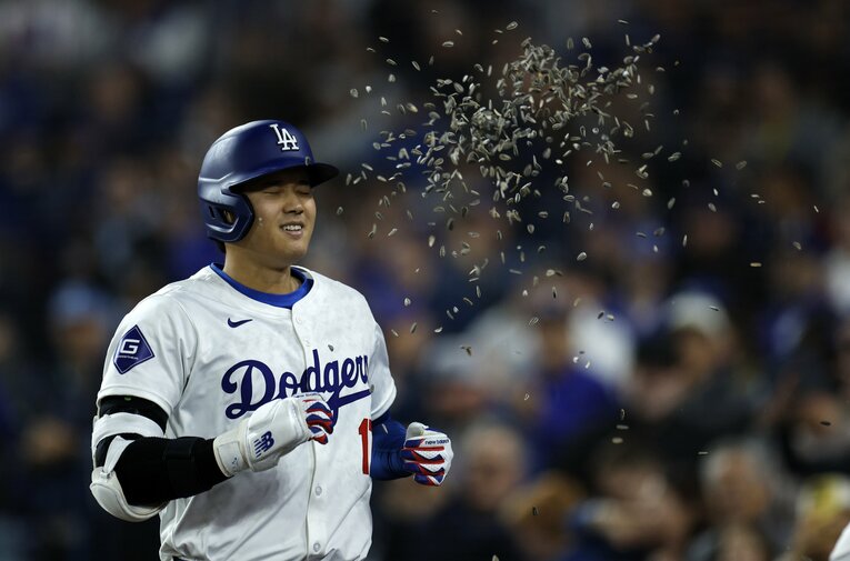 なんか飛んできた　©Getty Images