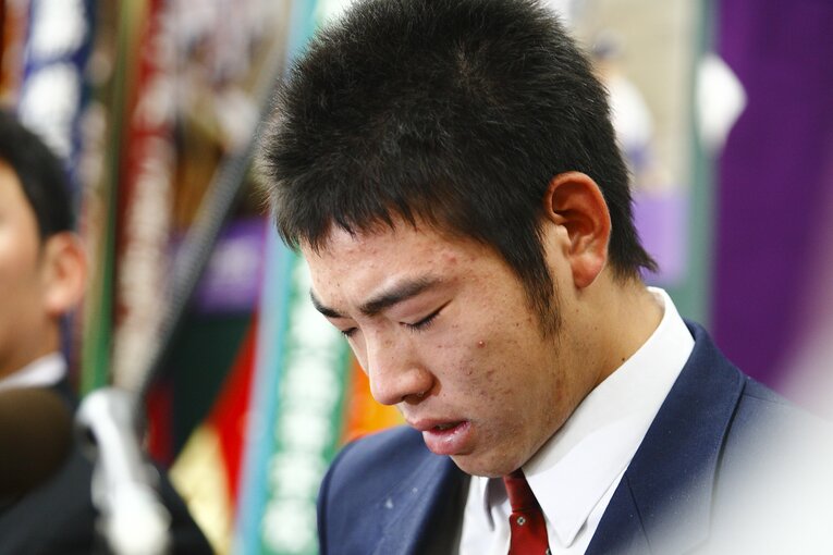 指名後、会見を行った菊池雄星　©Tamon Matsuzono