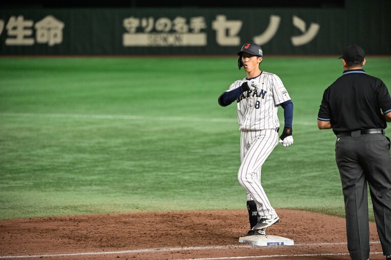4点差を追う9回に先頭打者できっちりとヒットを放ち出塁した辰己　©︎Nanae Suzuki