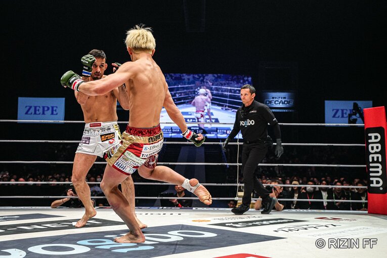 鈴木千裕vs.クレベル・コイケ　©RIZIN FF